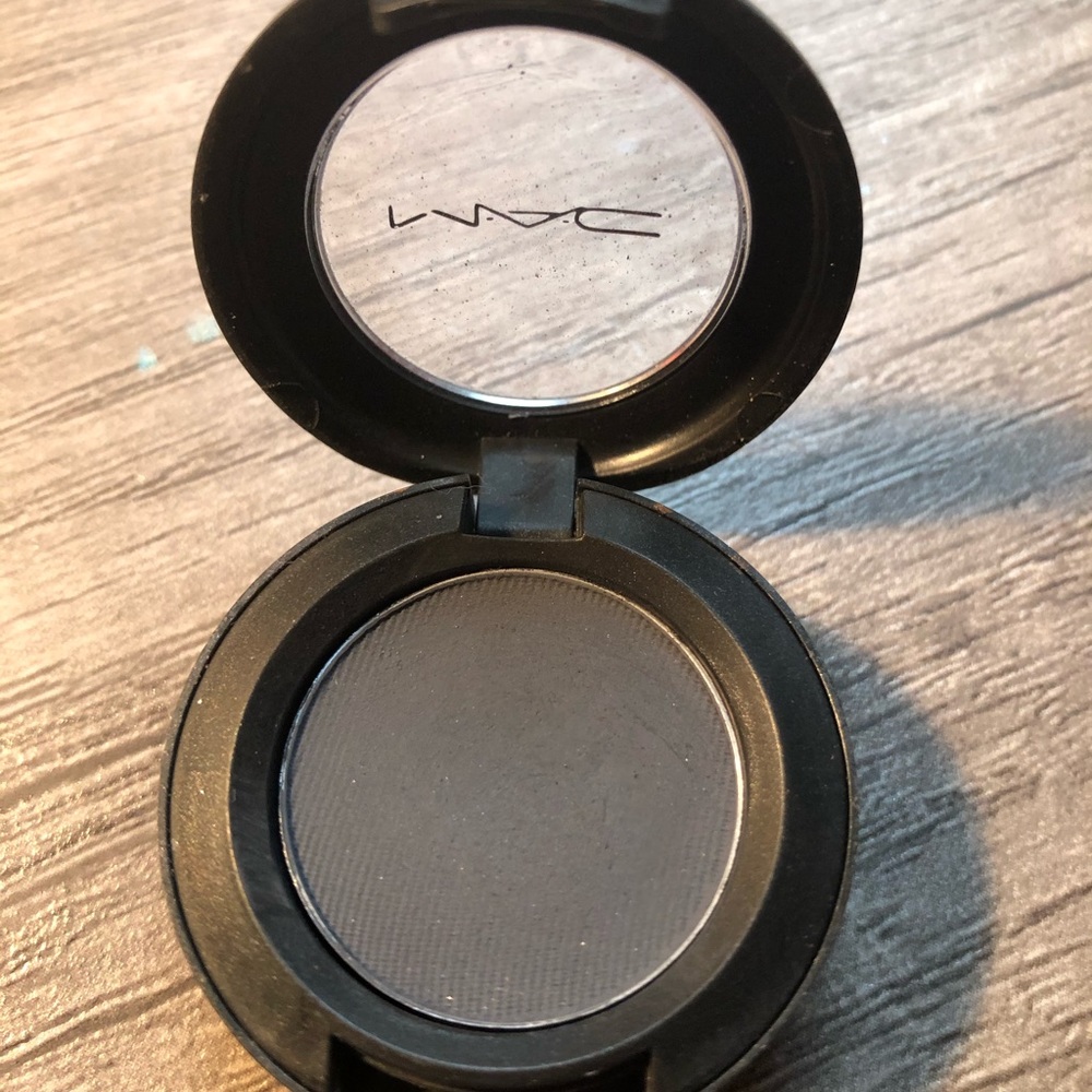 MAC single grey stone eyeshadow